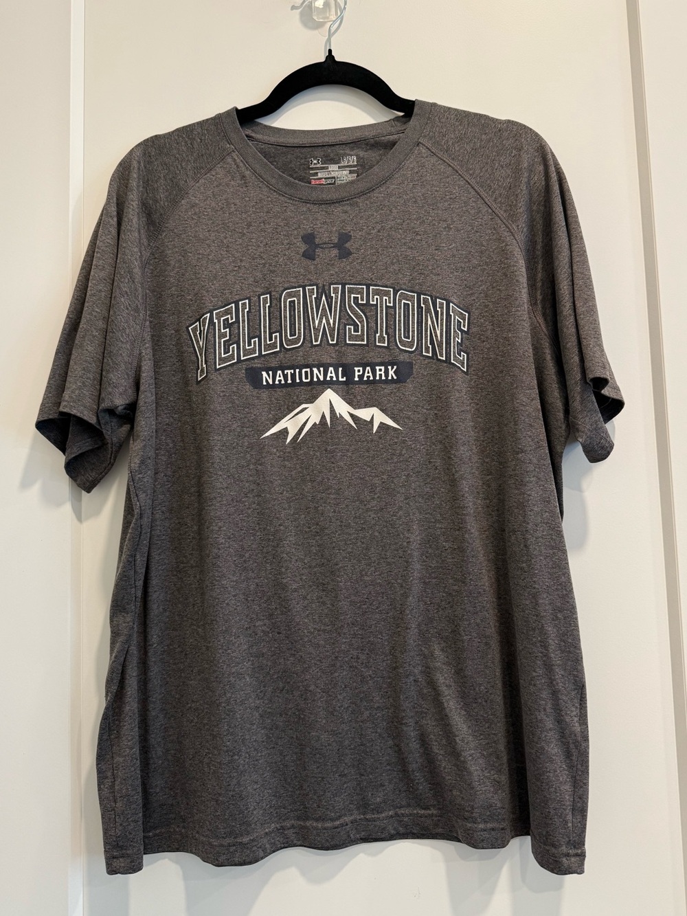 Under Armour Gray Yellowstone National Park Graphic Tee - Size Large